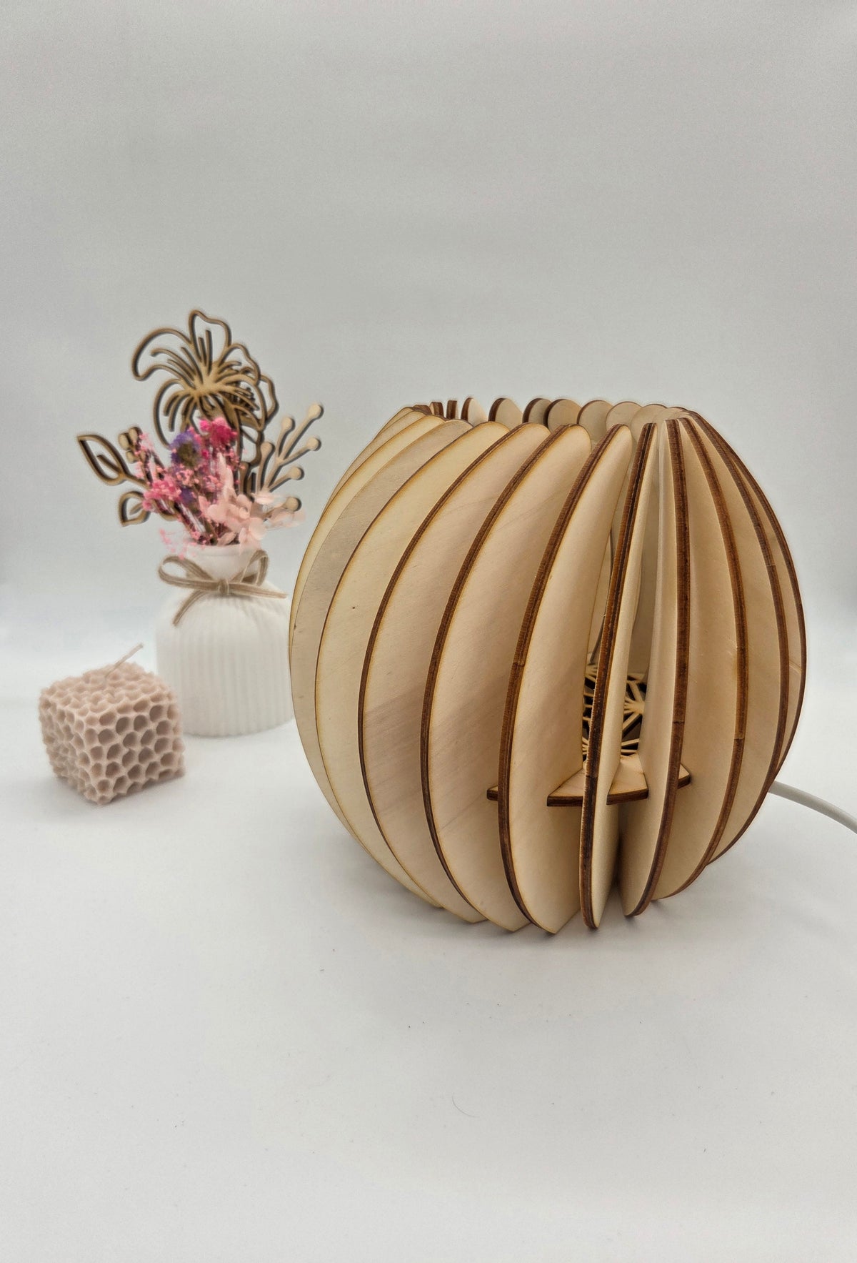 Runde Holz-Tischlampe 18 cm aus hellem Holz mit Lamellendesign